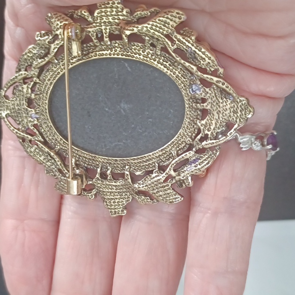 Brooche - Picture 2 of 2
